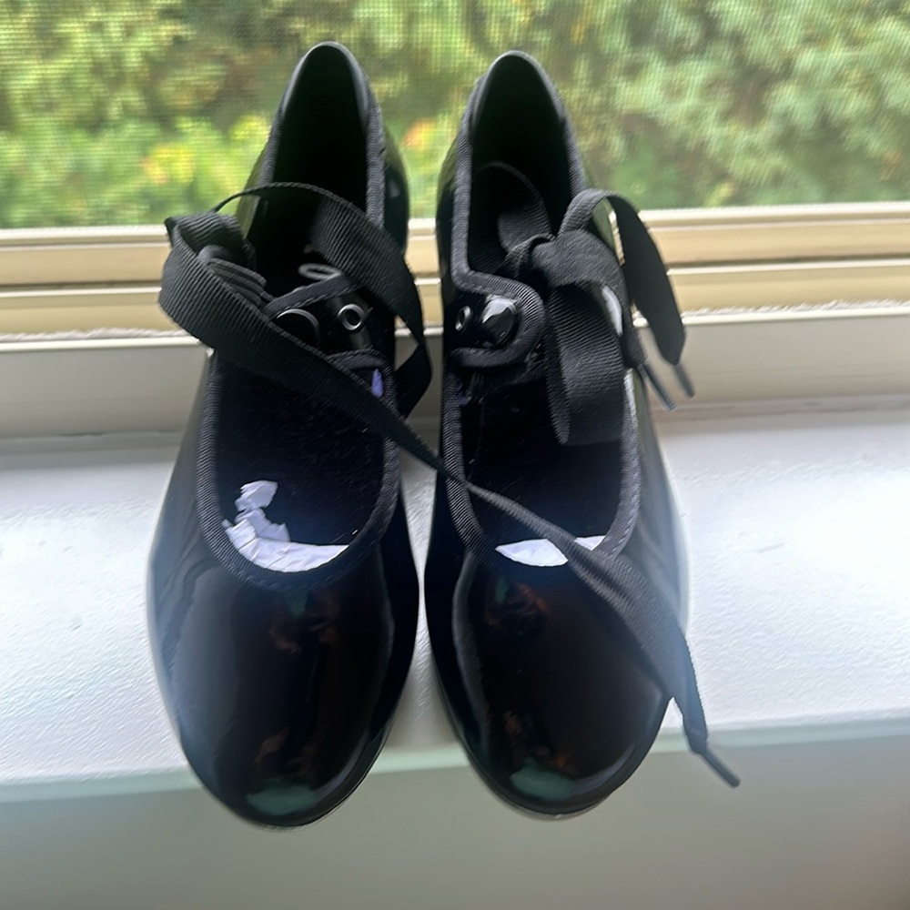 Kids tap shoes .. brand new!